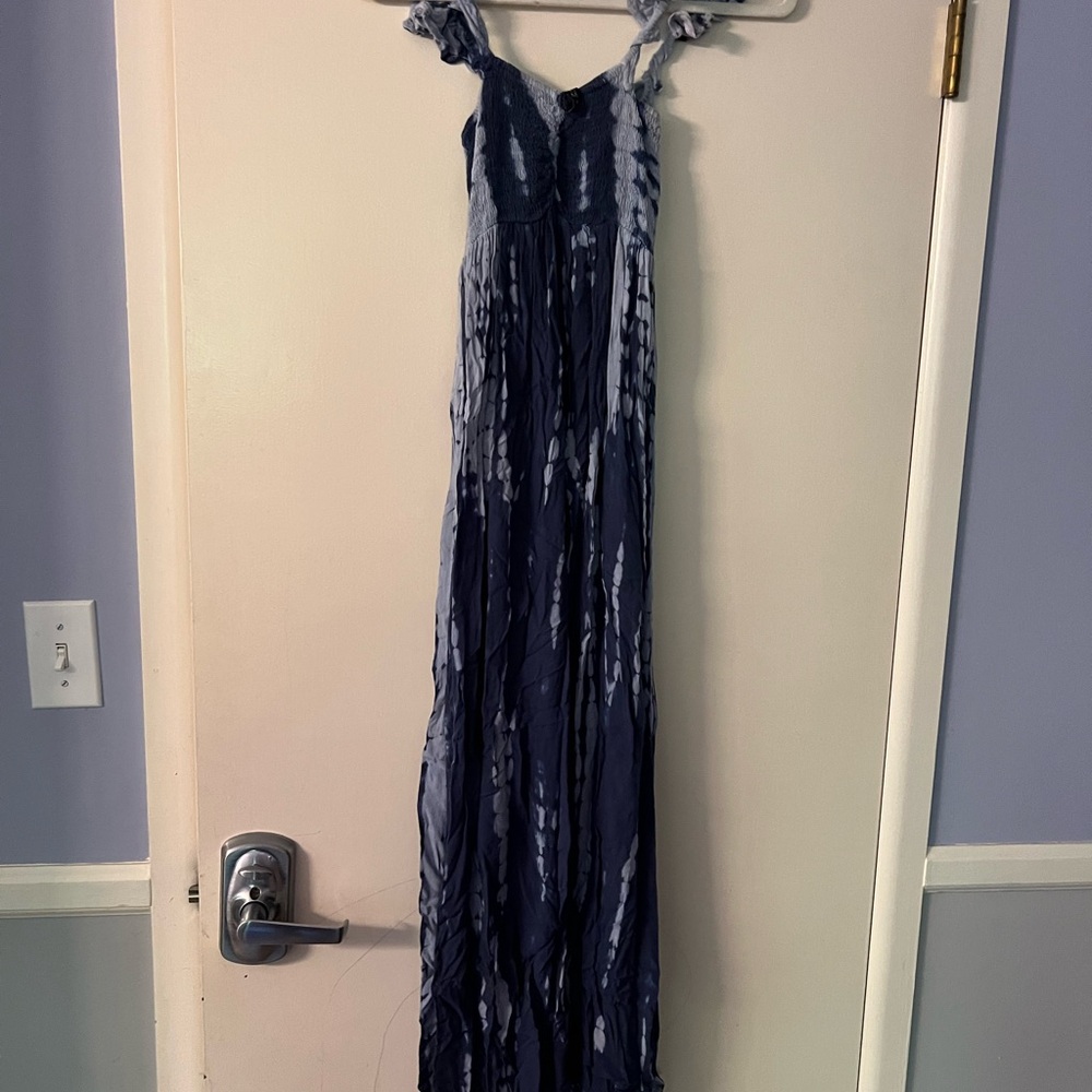 Boho Me Blue Tie-Dye Maxi Dress (Size M) 💙